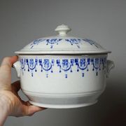Bouillon/cocotte ancienne en terre de fer émaillée à décor bleu St Uze