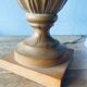 Lampe en bois sculpté