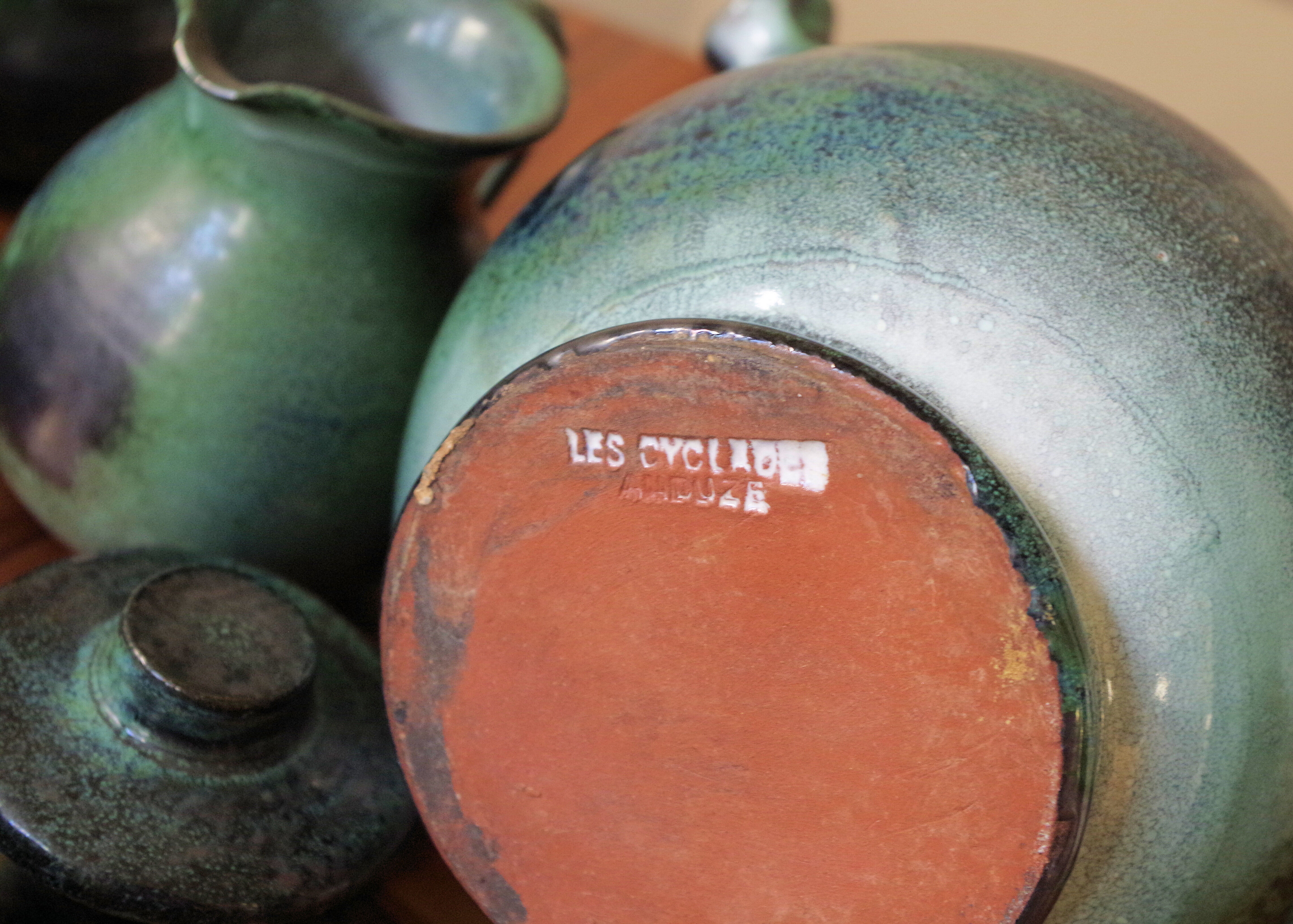 Les Cyclades Anduze sandstone teapots and cups