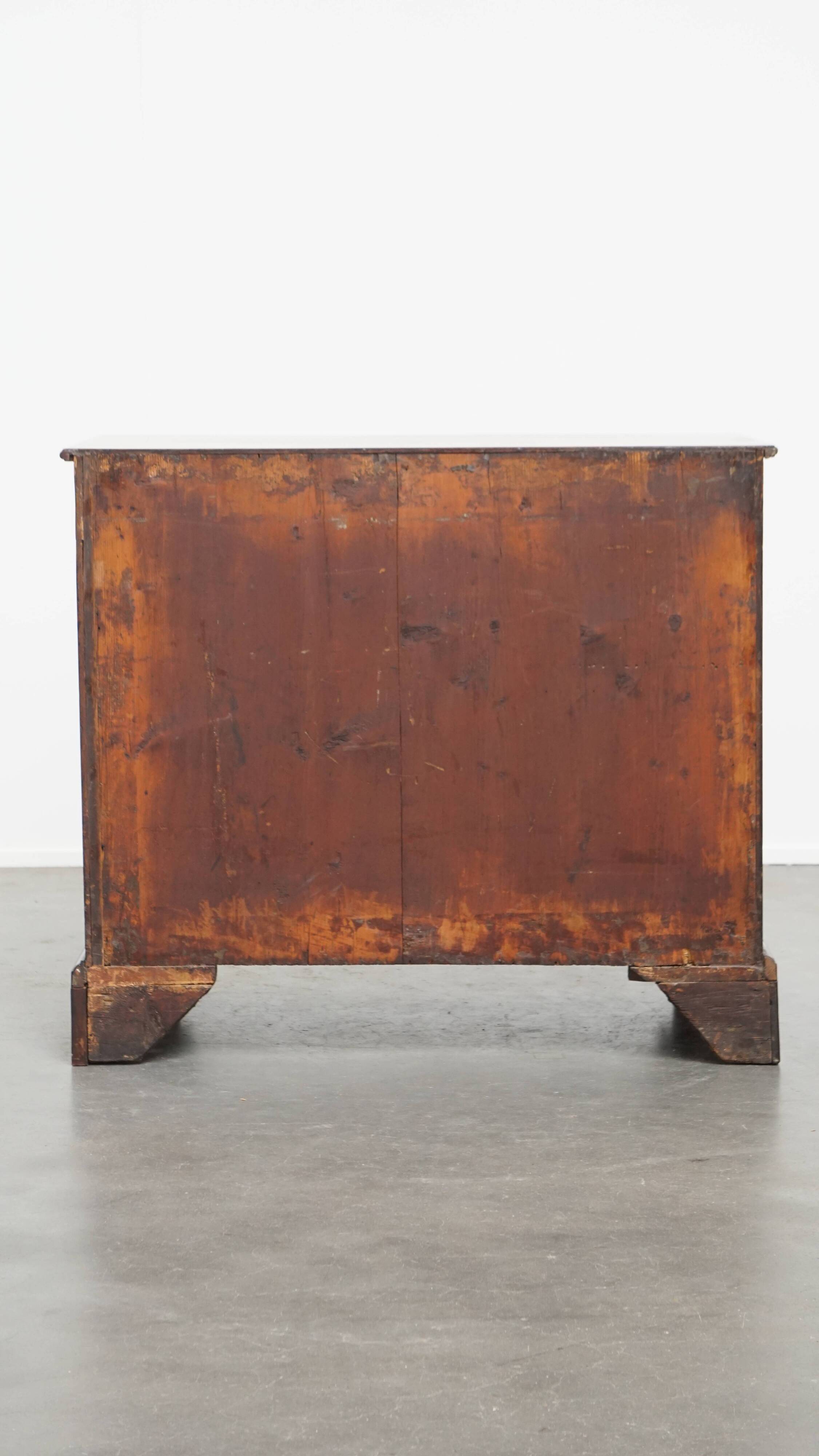 Antique 18th-Century English Chest of Drawers with Brushing Slide