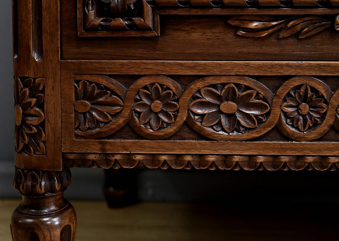 Walnut chest of drawers, Louis XVI style – Mid-20th century