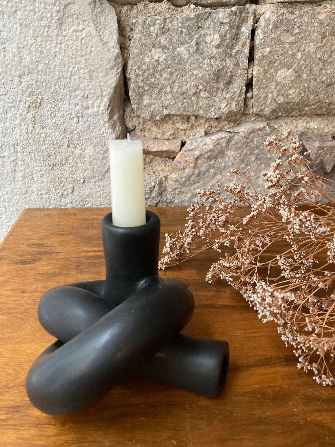 Black ceramic knot candle holder