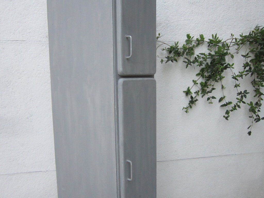 Boarding wooden wardrobe closet