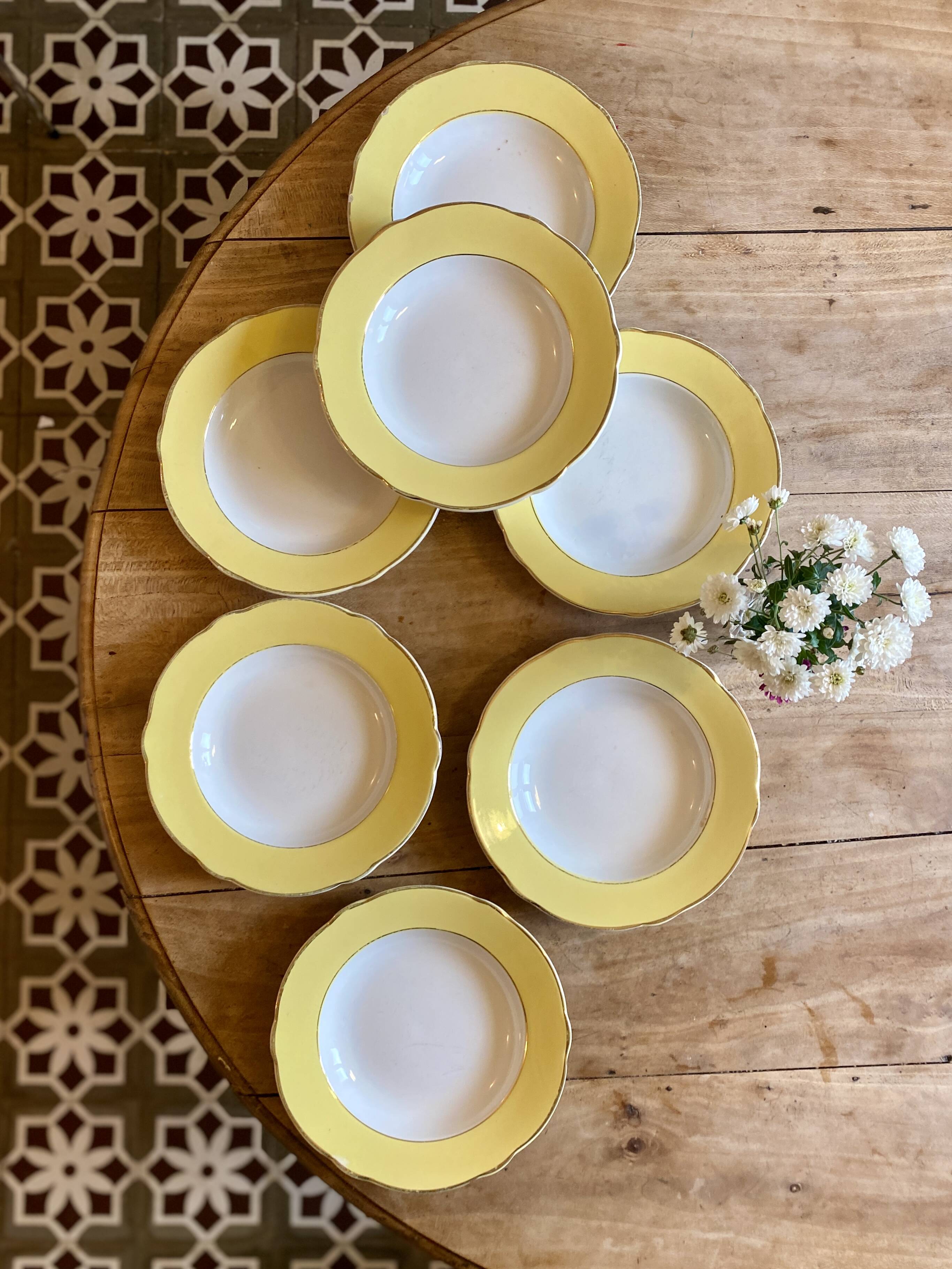 Lot de 7 assiettes creuses vintage modèle Jonquille de Lunéville
