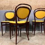 Thonet 215 en bois courbé jaune, récemment retapissé