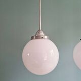 Paire de suspensions Art déco en opaline blanche, 1920-30