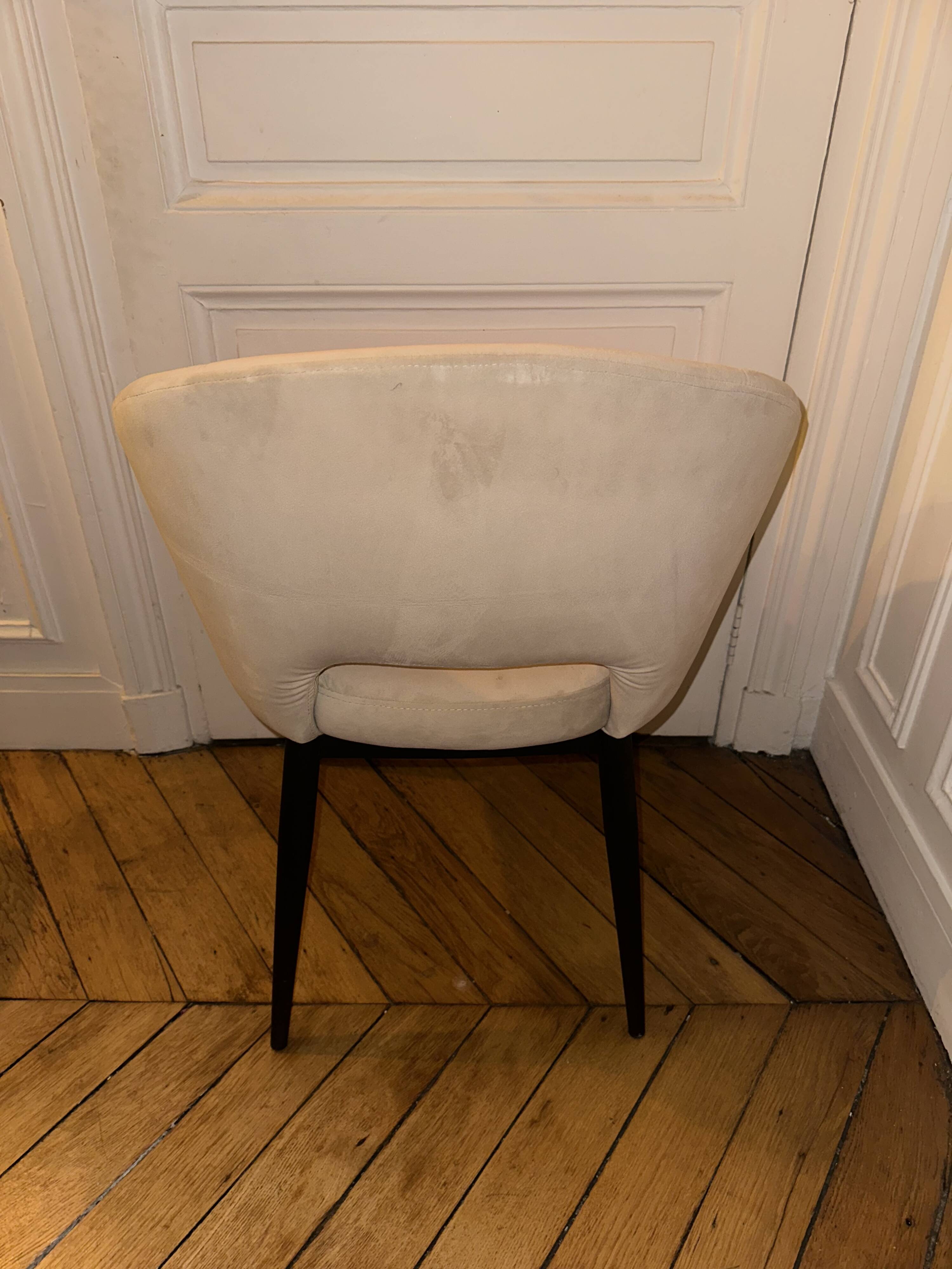 Syrah beige velvet chair - pomax