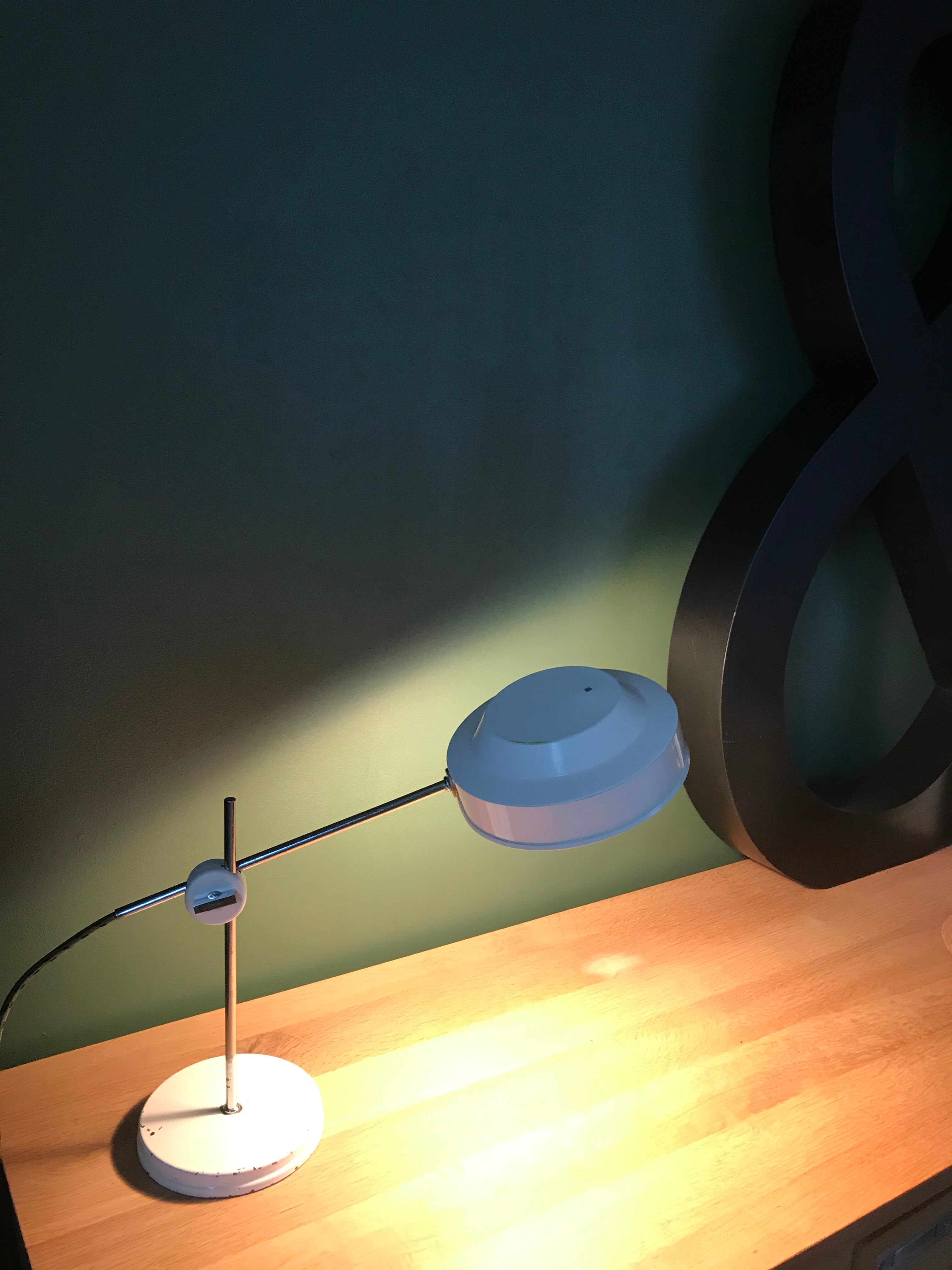 Desk lamp