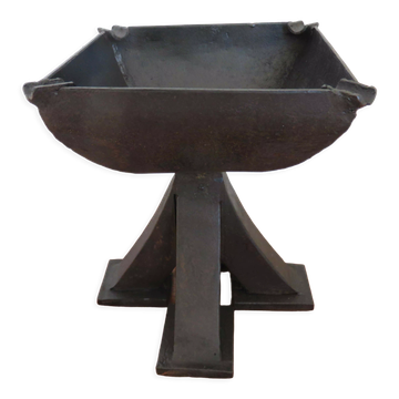 "Brutalist" ashtray quadripod in raw steel 70s