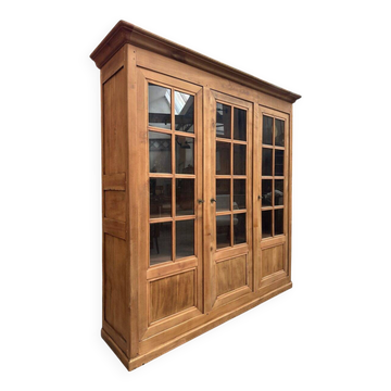 19th-century library in cherry wood