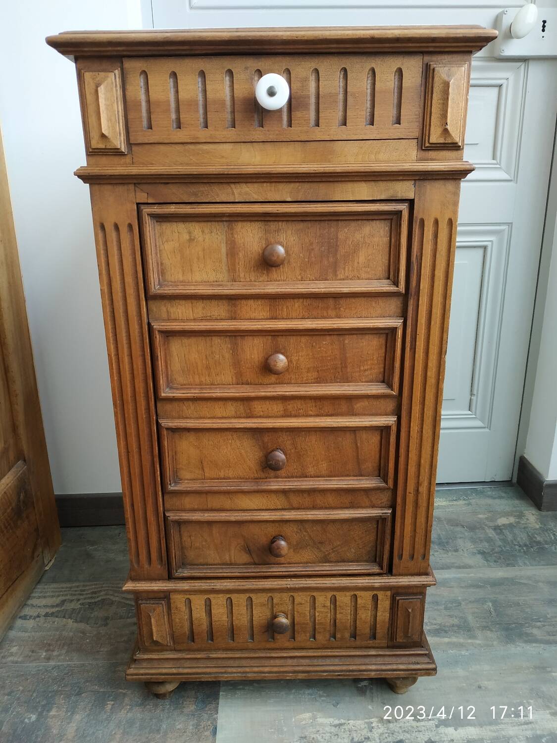Chiffonier
