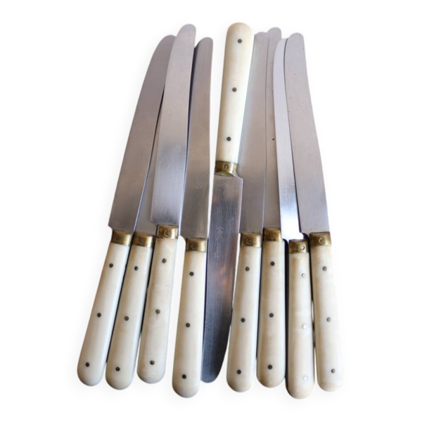 Lot de 9 couteaux de table vintage crème