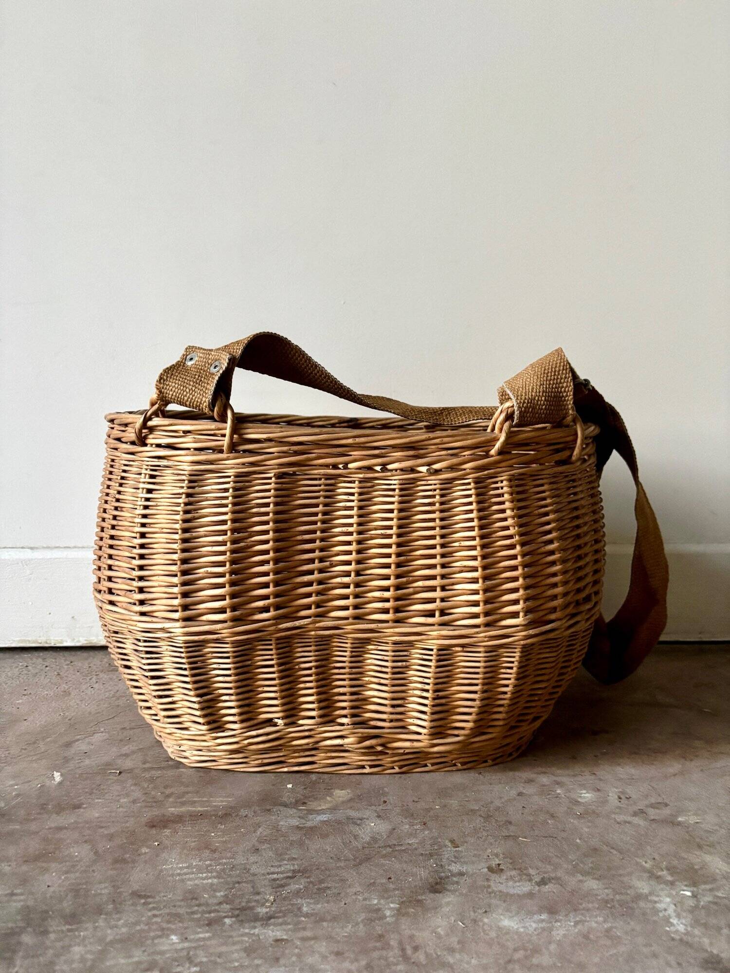 Woven wicker harvest basket