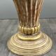Table sur pied central en bois sculpté, XXe siècle