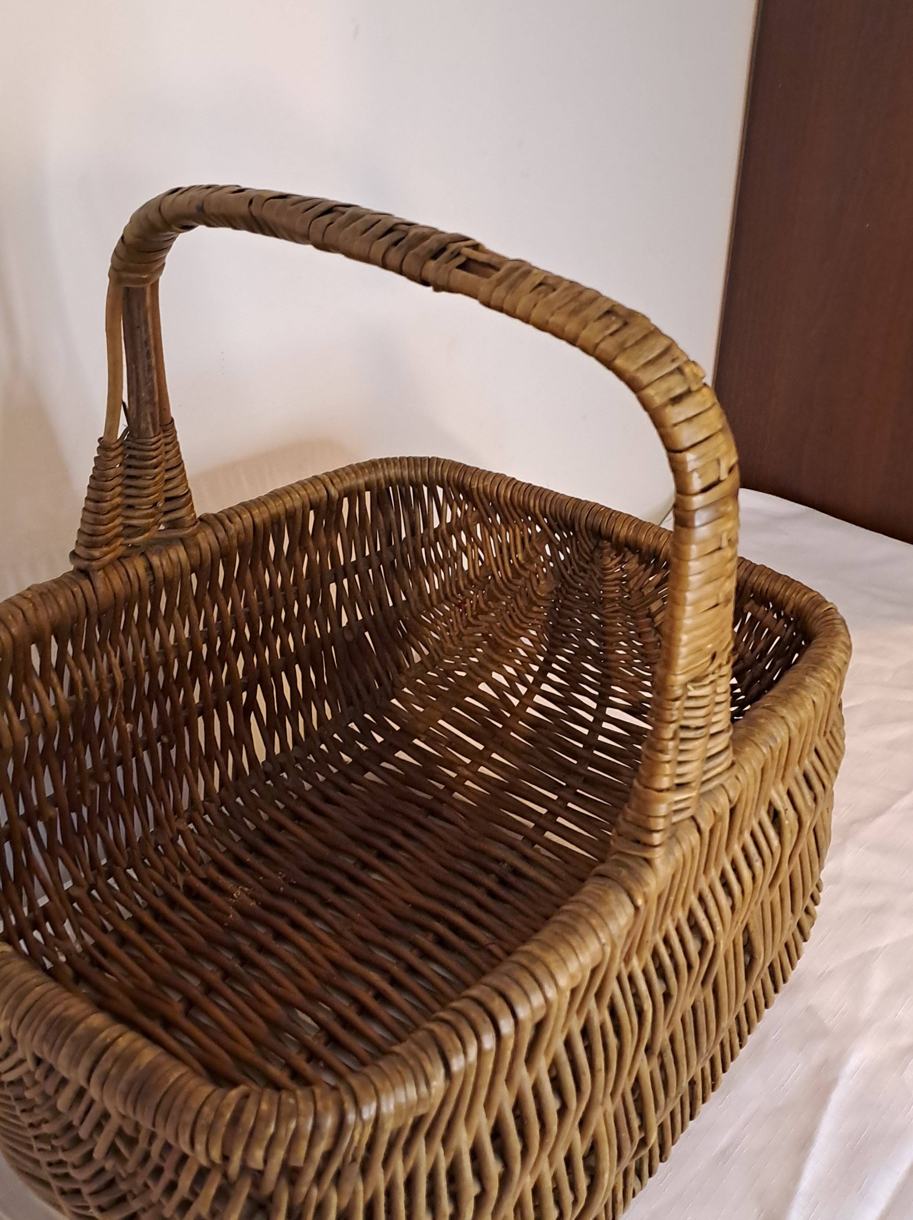 Large vintage woven rattan basket – Authentic and practical