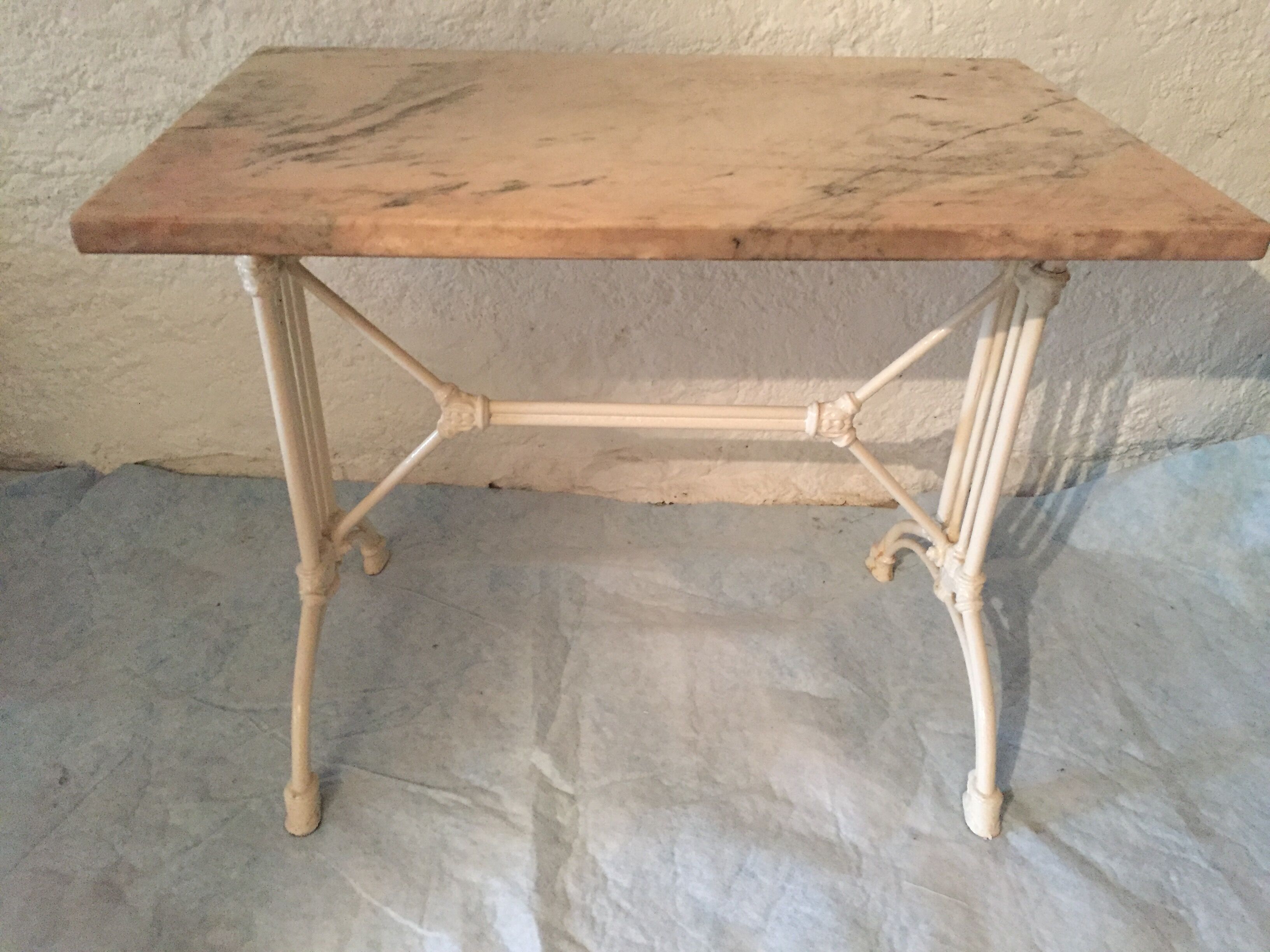 Table bistrot en marbre