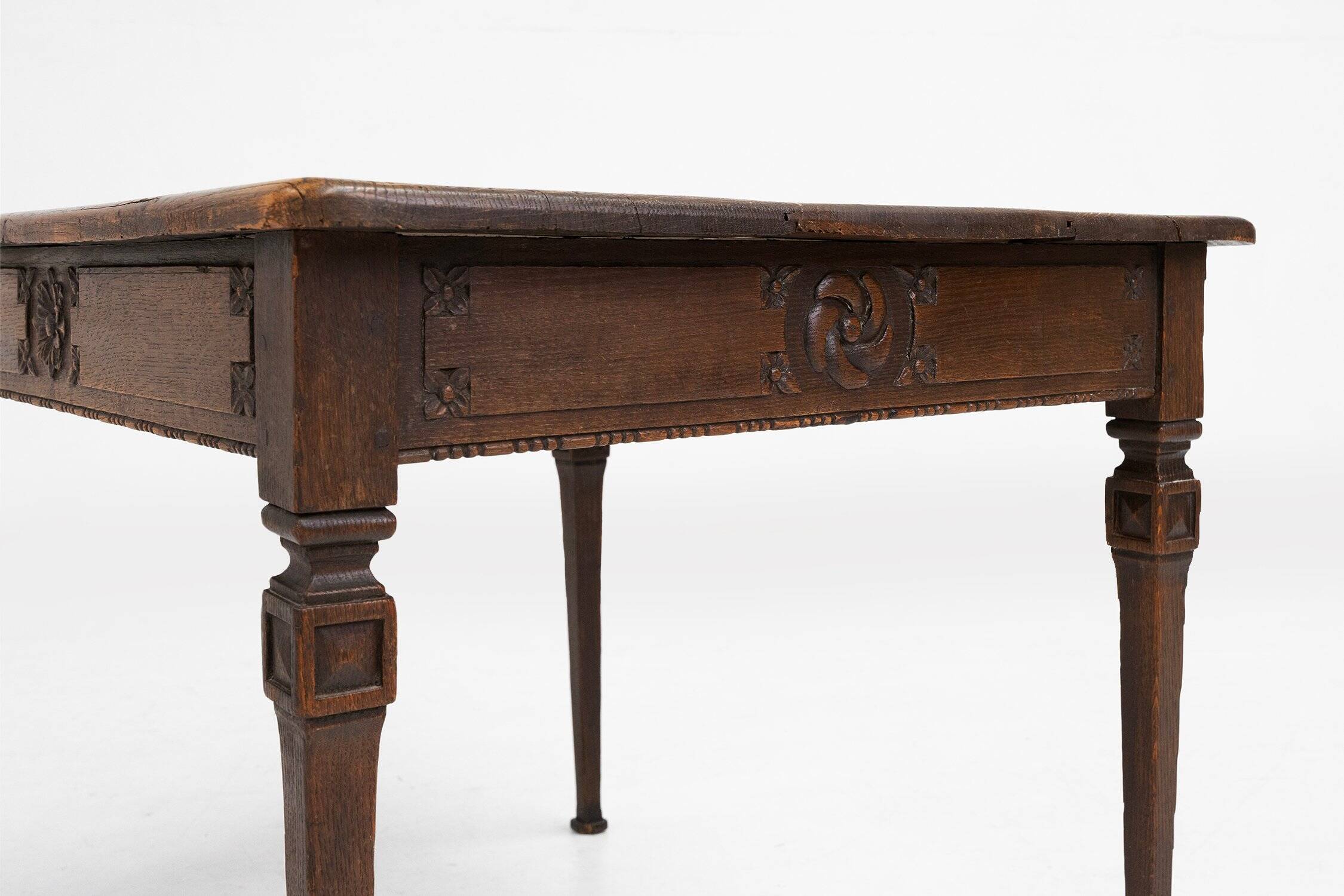 Table d'appoint rustique française du milieu du siècle en bois, années 1850.