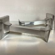 Paire de bougeoirs argentés en métal