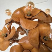 Lampadaire en orme motifs « fleurs », années 70
