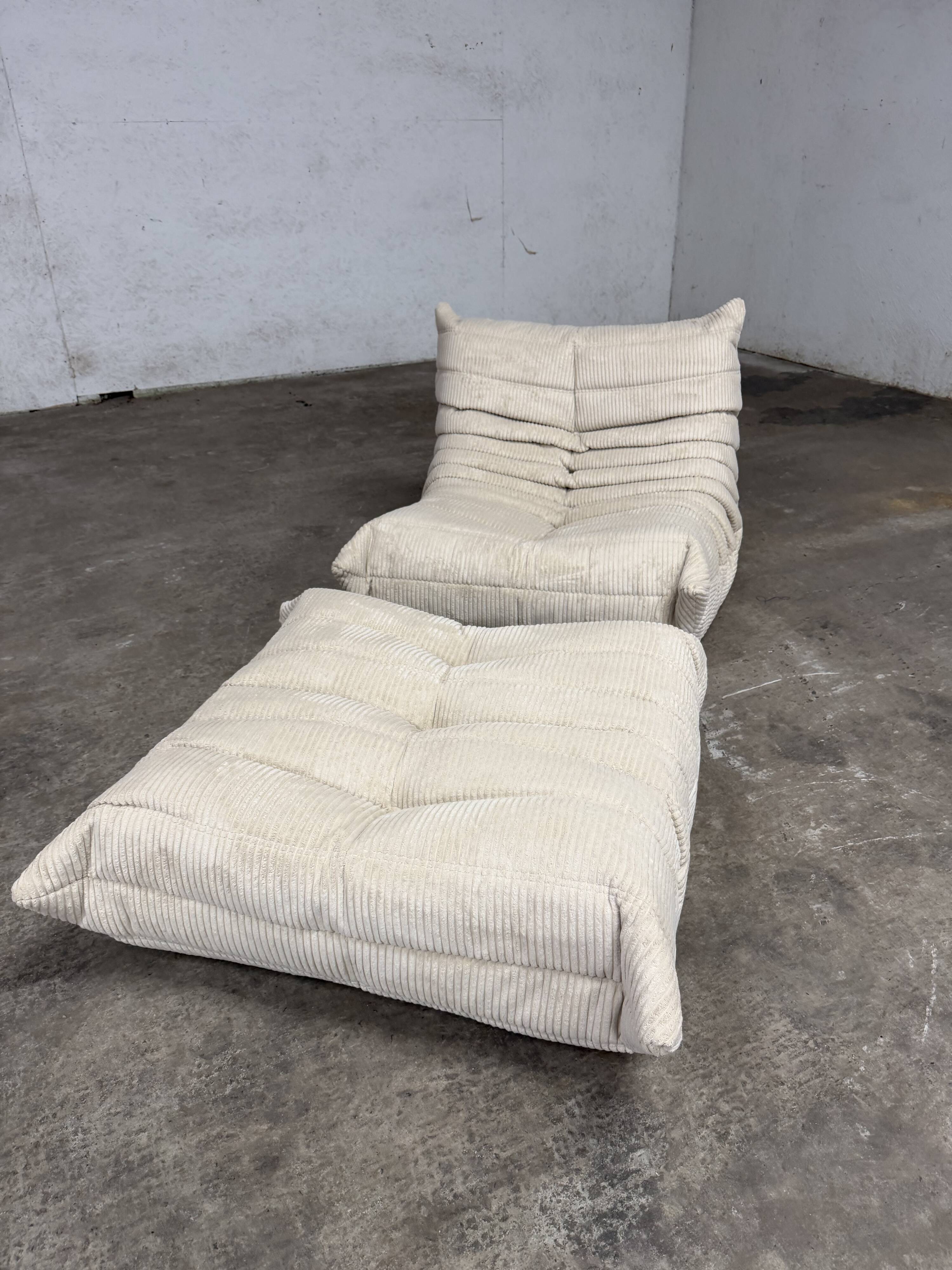 Ligne Roset Togo 1-seater in pouf in Beige Corduroy 10/10