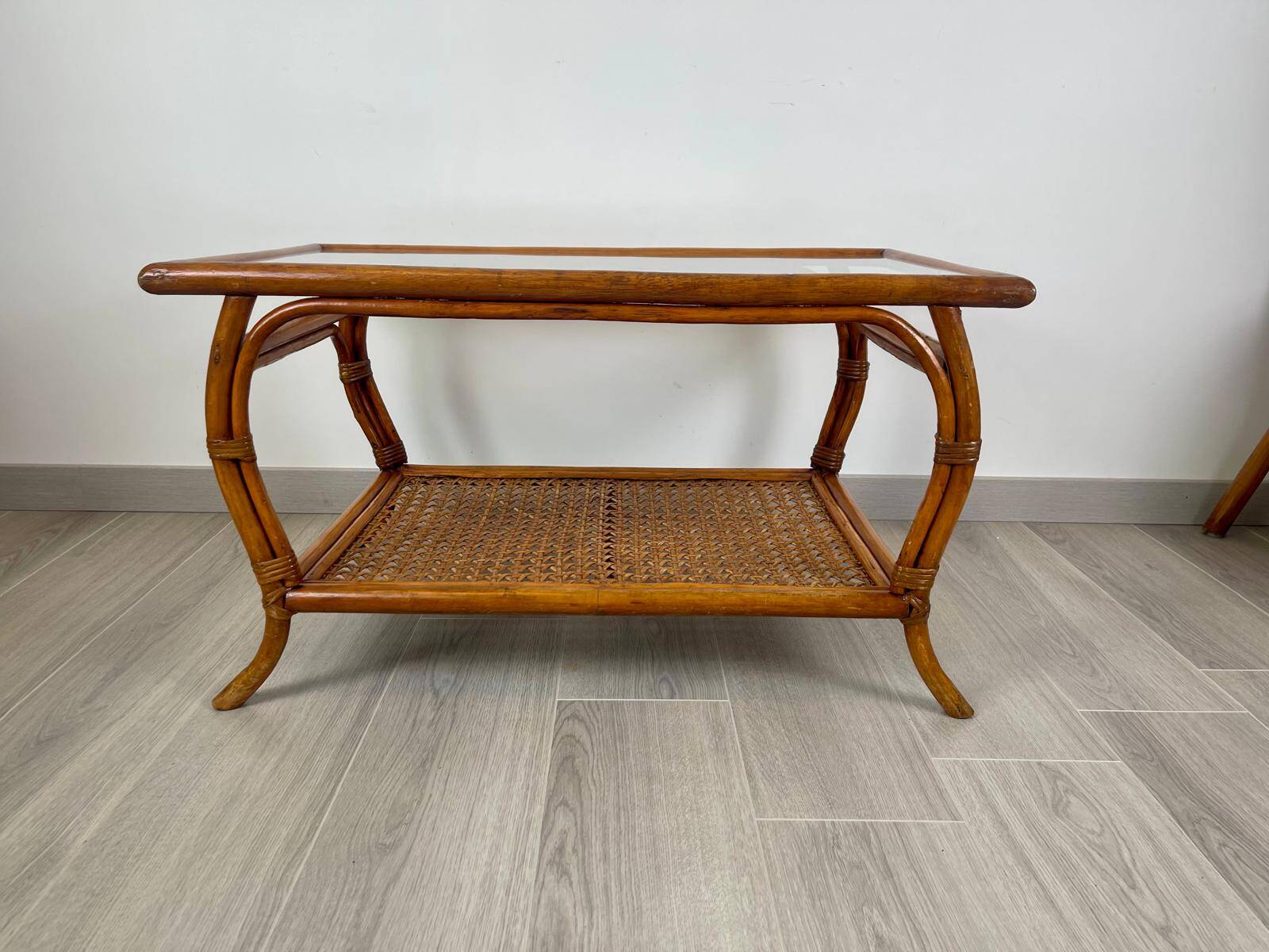 Vintage rattan & glass coffee table – 86 cm – authentic charm