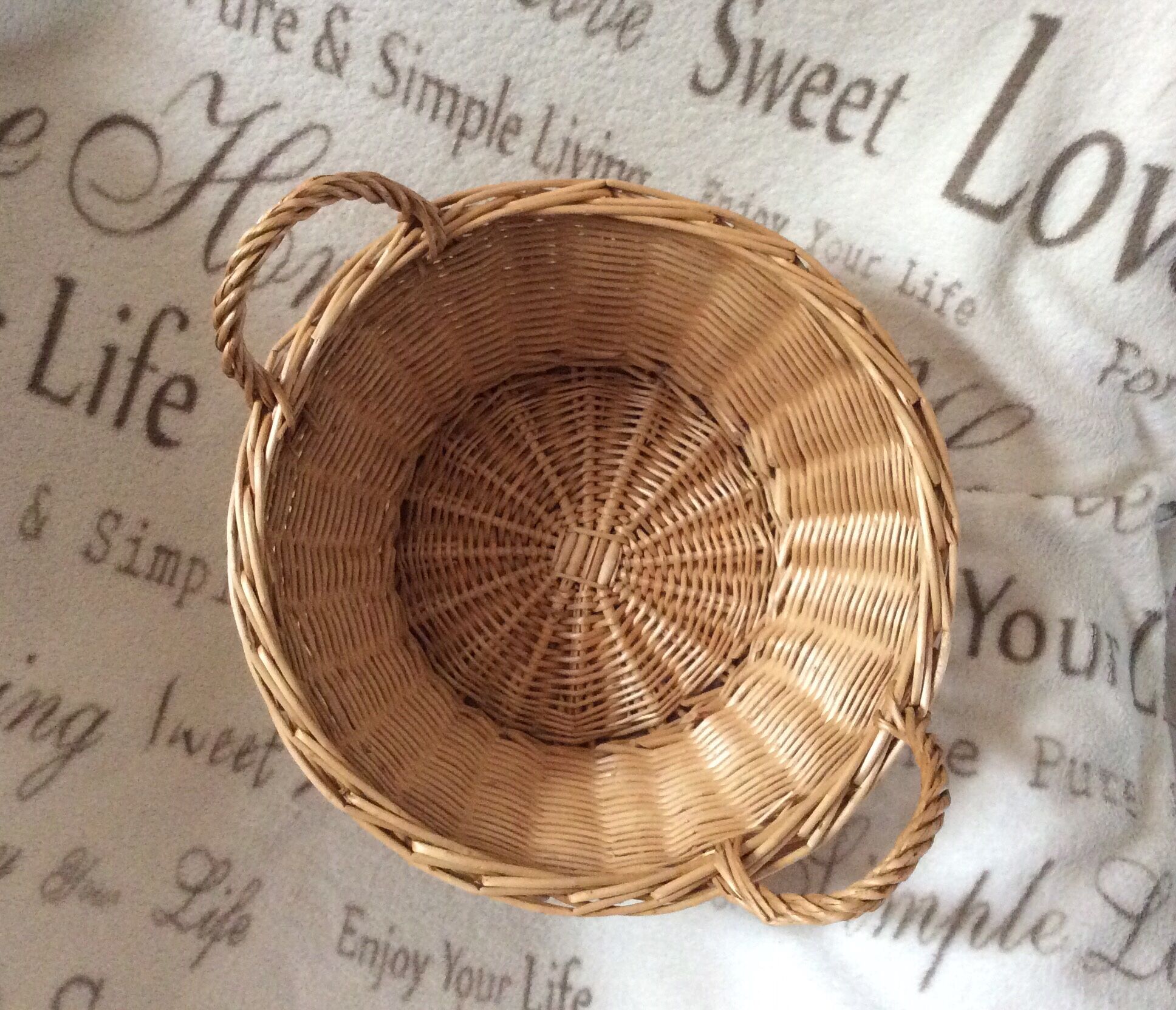 Round pan with rattan handles - vintage