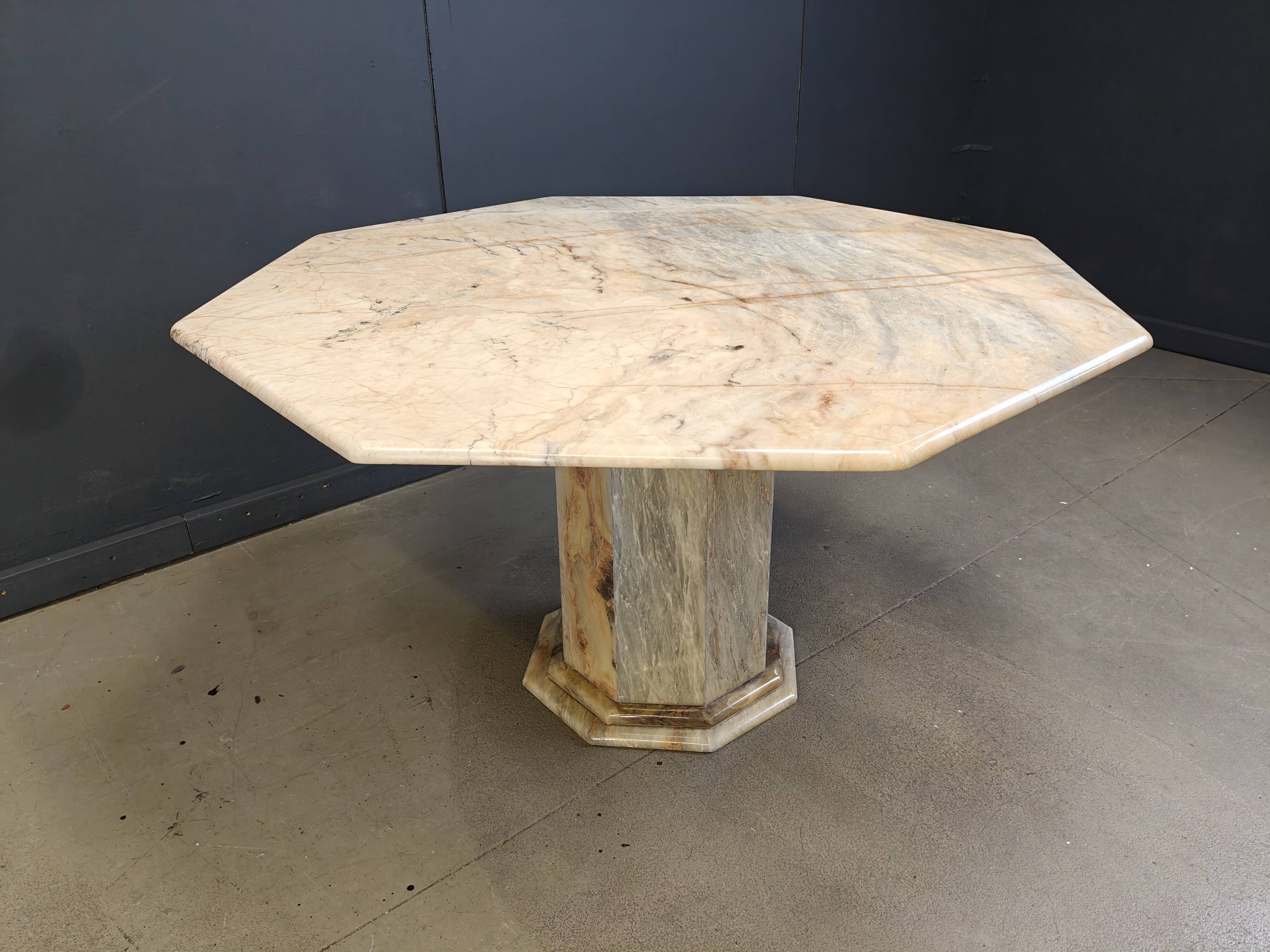 Octogonal italian marble dining table 1970s
