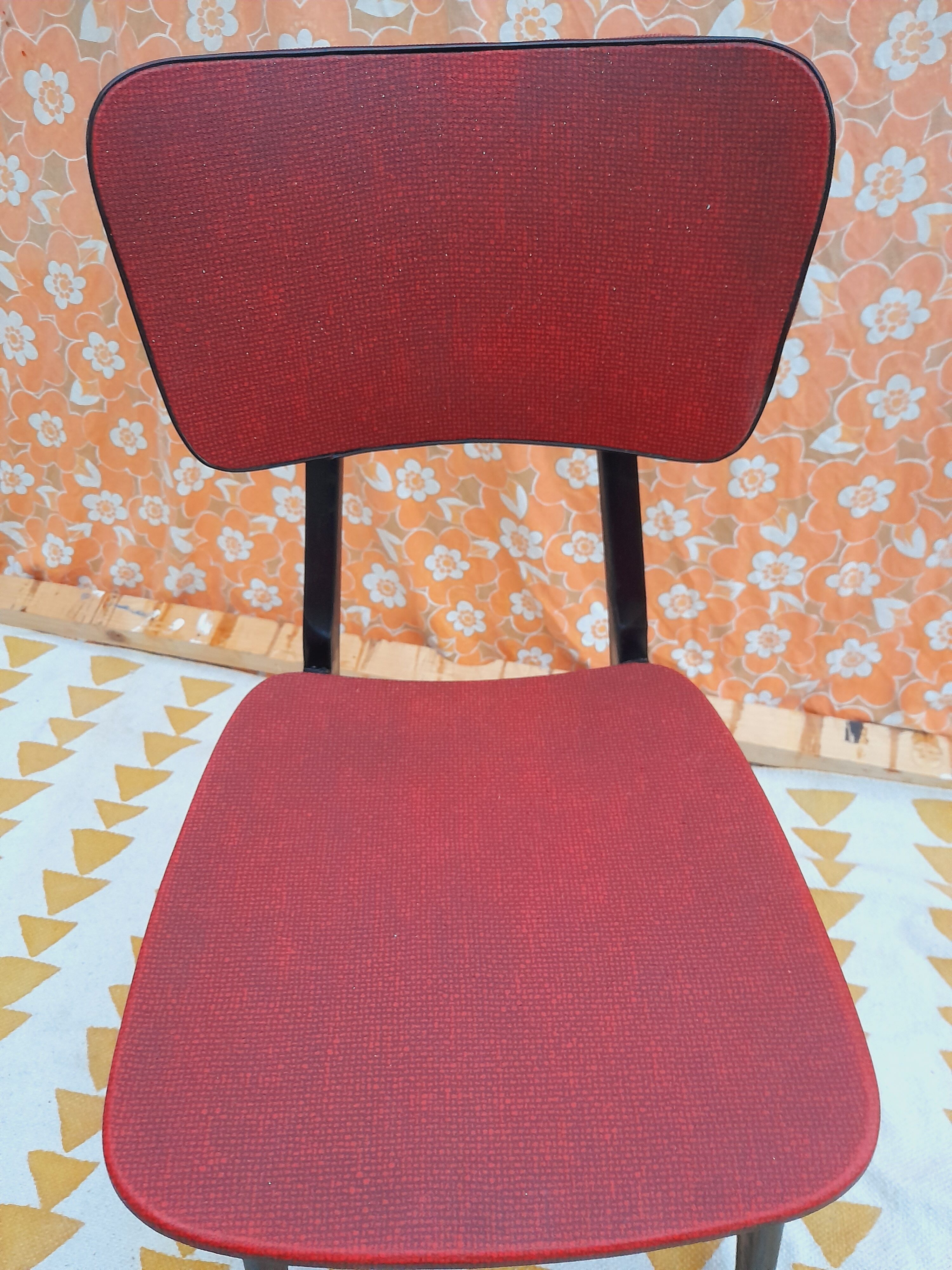 Set of 4 black and red compass foot chairs