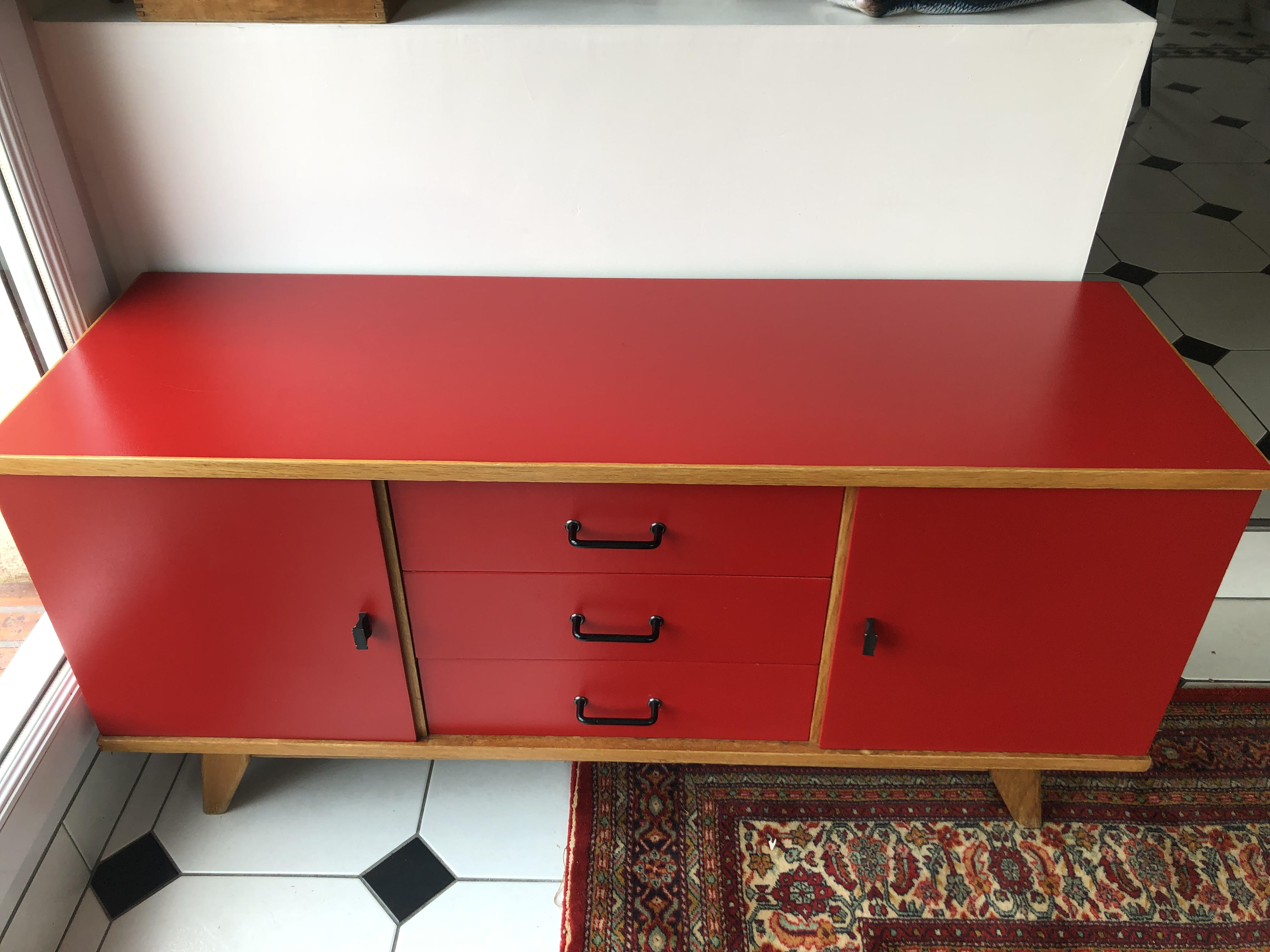 Sideboard massif red 50s compass