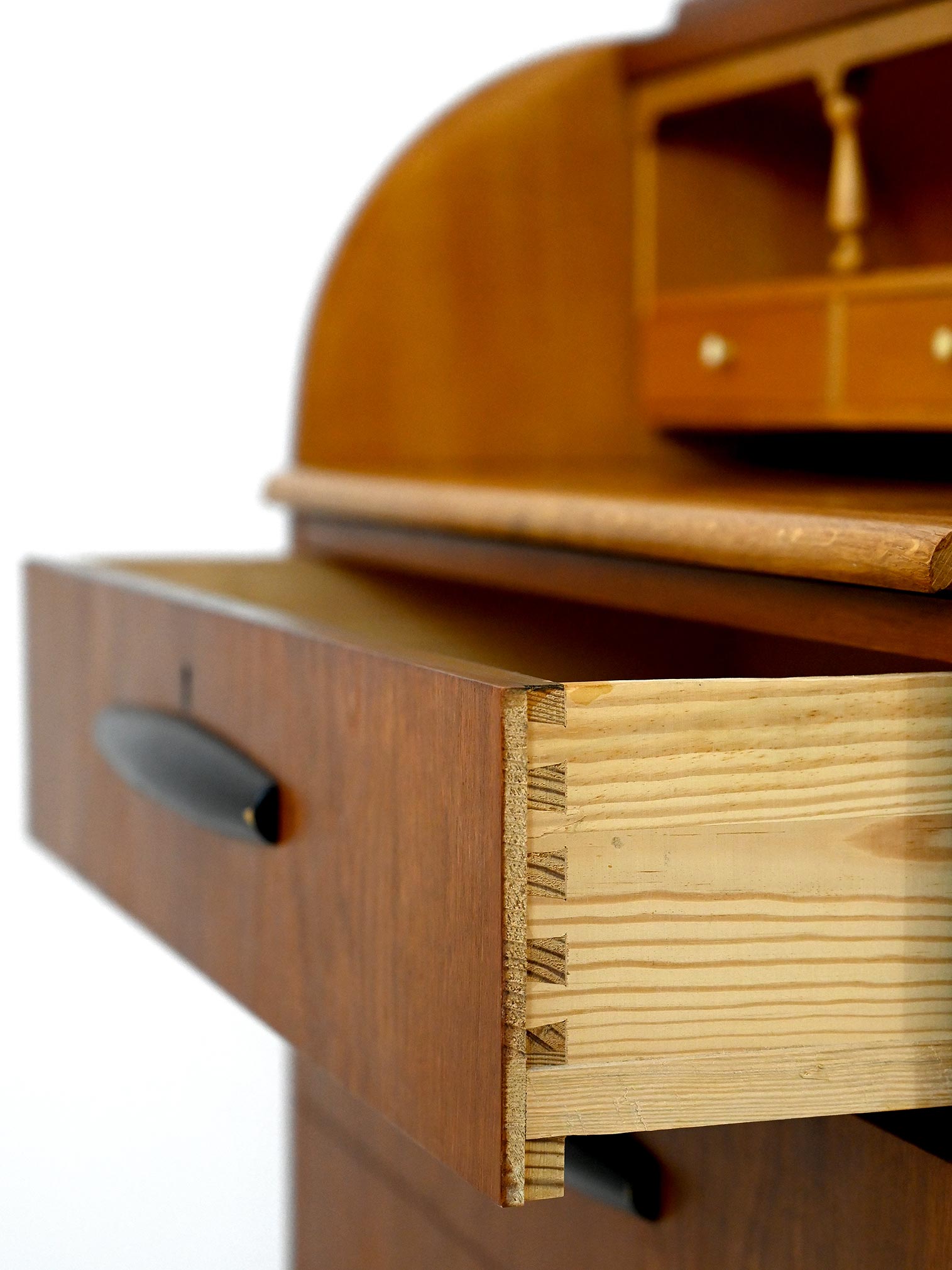 Chest of drawers secretary