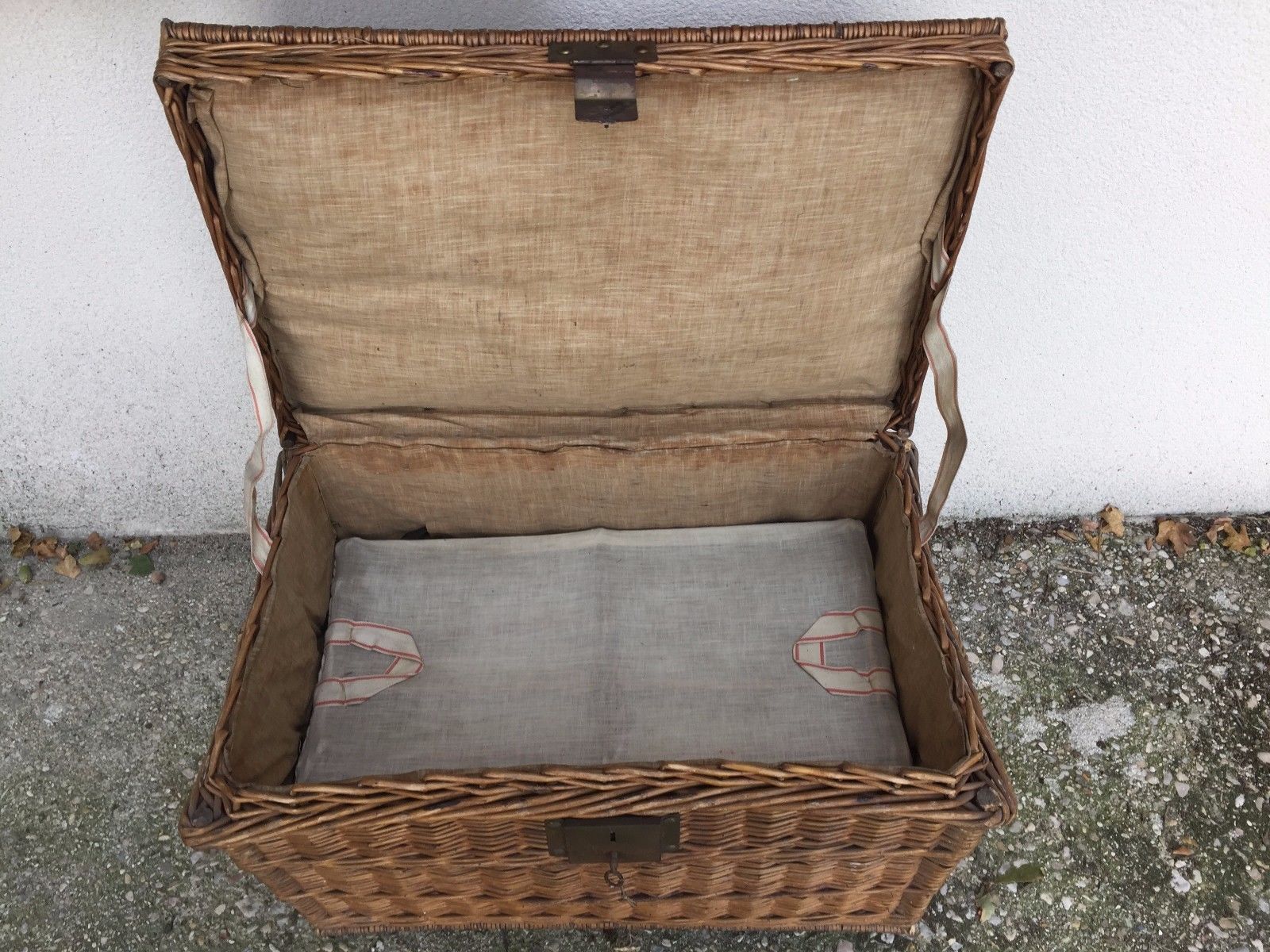 Wicker trunk