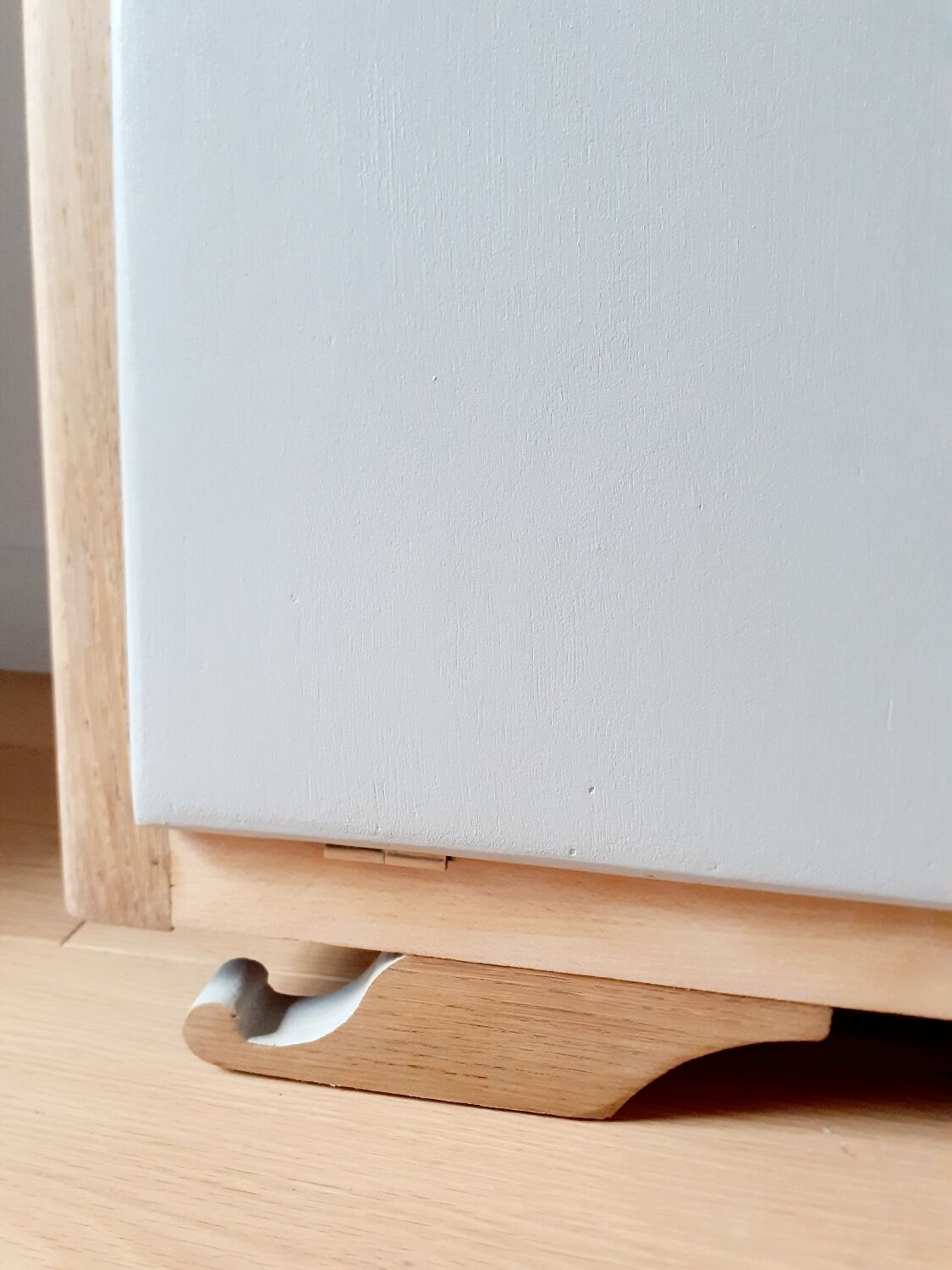 Mustache foot storage