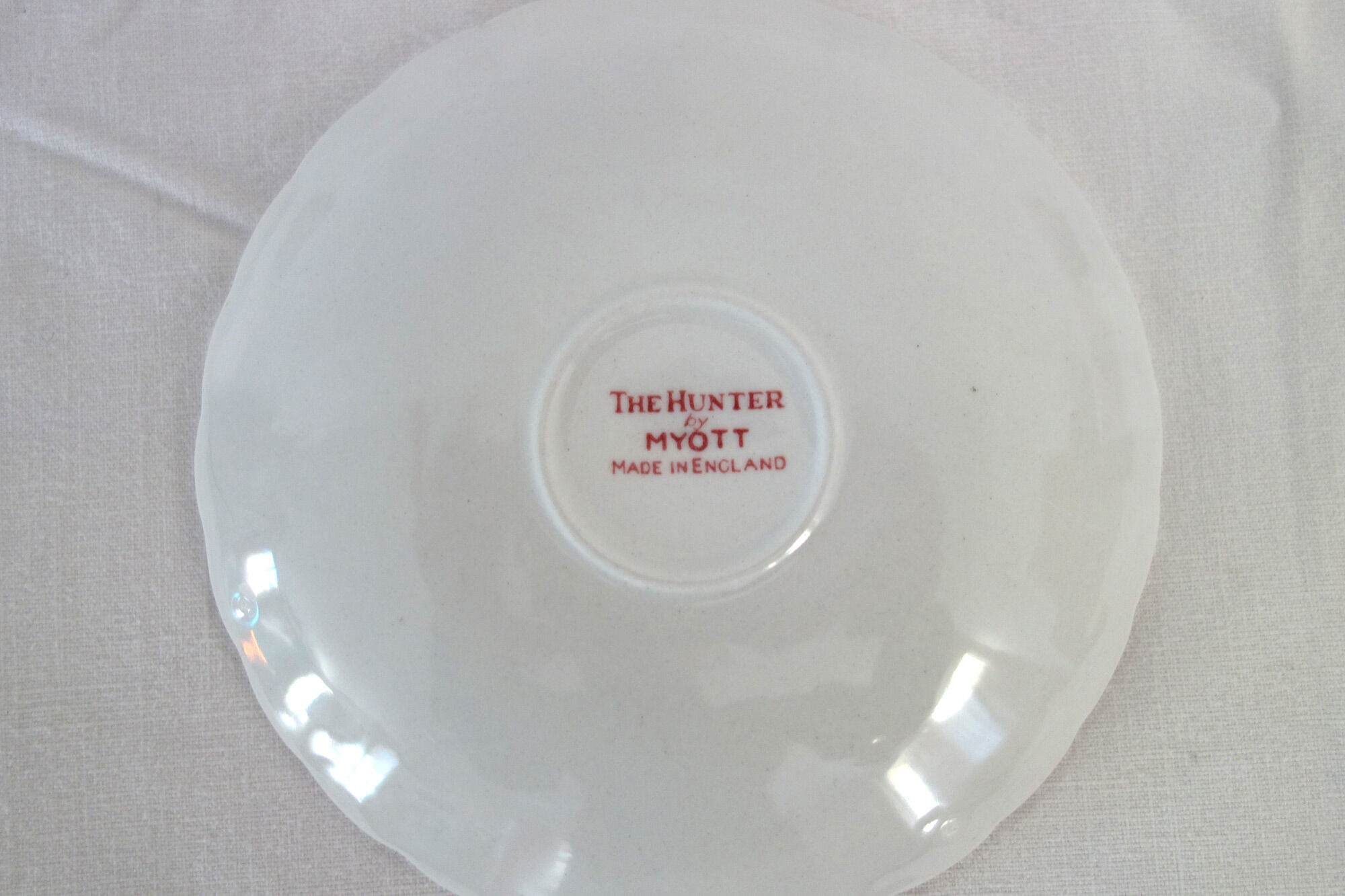 Set of 6 cups with saucers and milk jug The Hunter, England vintage