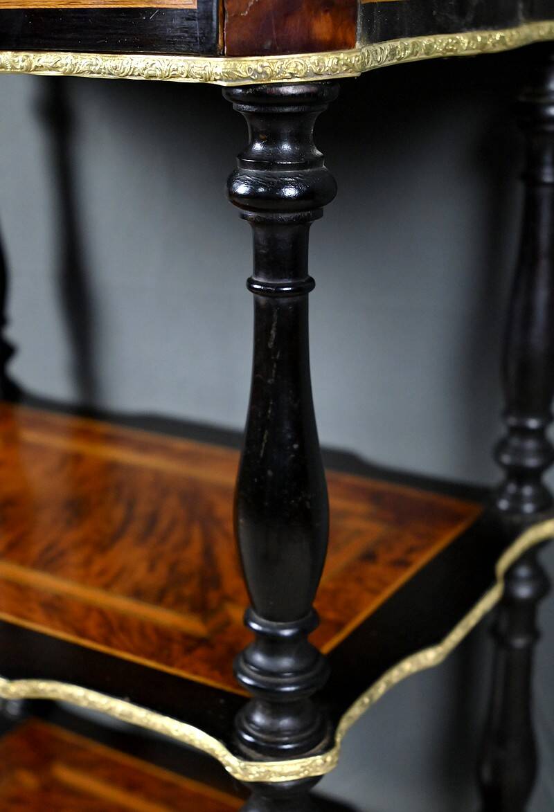Petite table de salon en marqueterie, style Napoléon III – 2ème partie XIXe