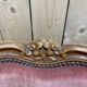 Paire de fauteuils - bergères de style Louis XV en velours rose