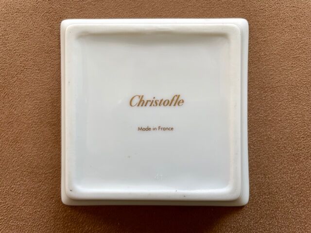 Christofle ashtray in porcelain.