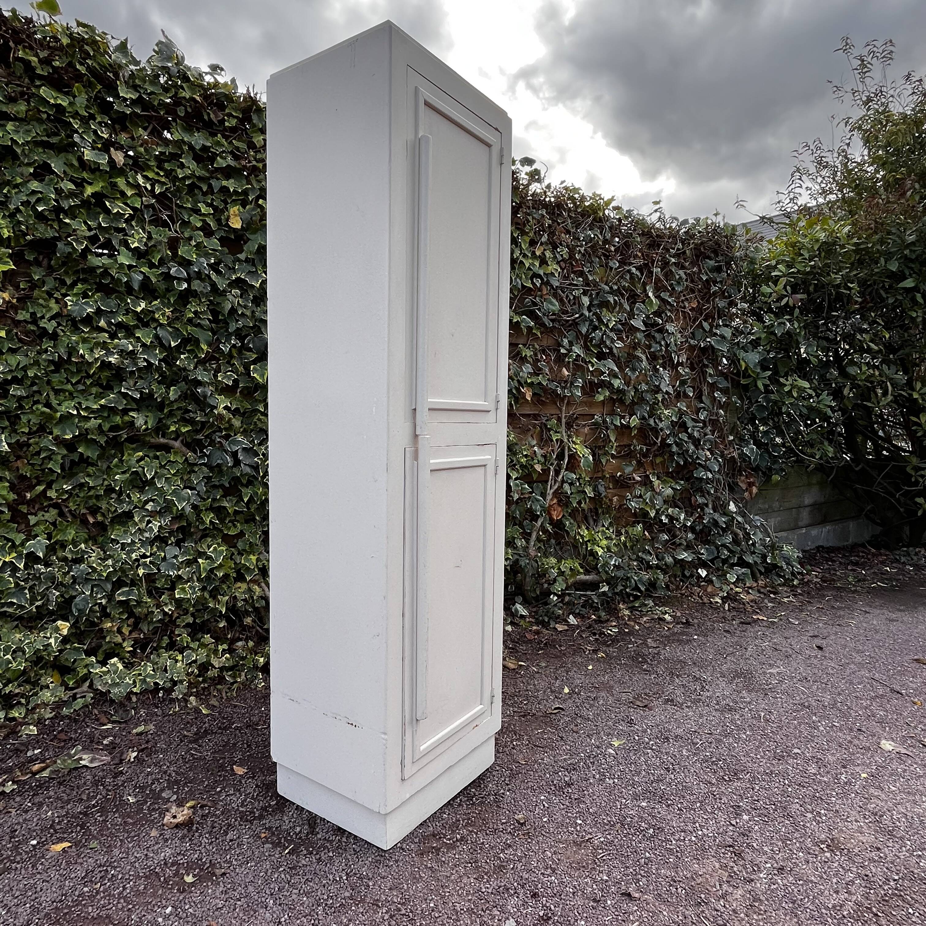 White 2-door bonnet cabinet