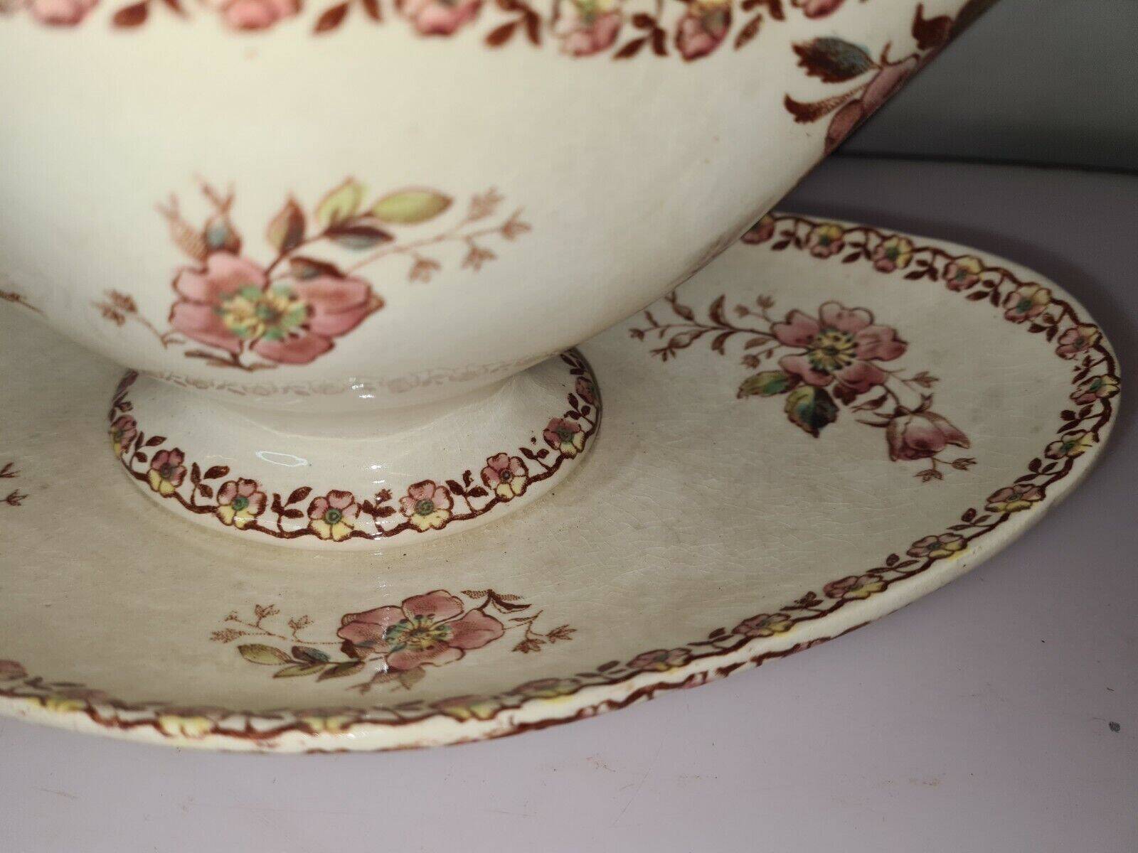 Gien porcelain gravy boat