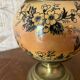 Lampe de table vintage pied en porcelaine émaillée fleuri et laiton doré