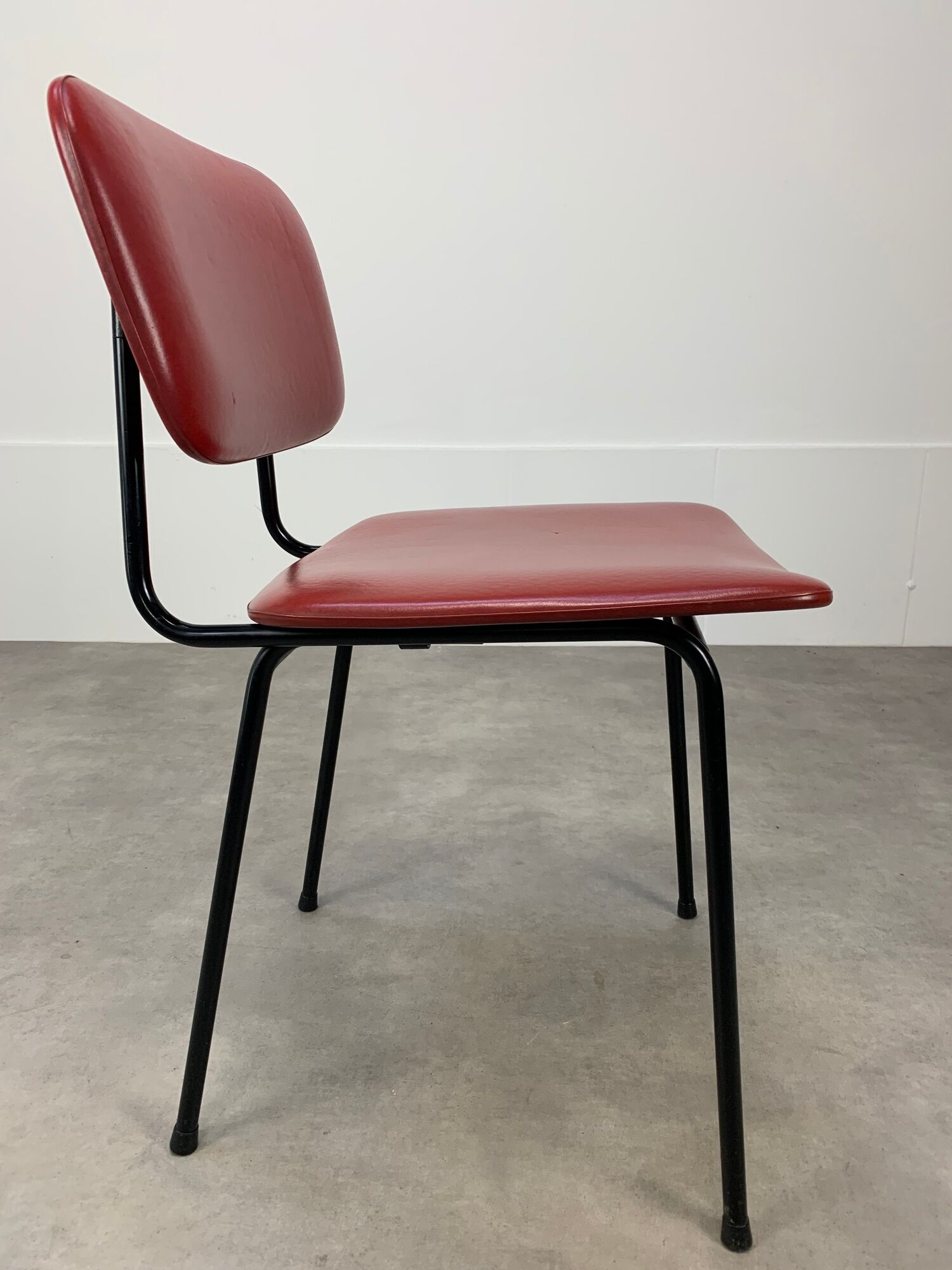 Airborne chair model Carolina Prefacto, 1950, metal and red skaï