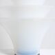 Lampe « pétales » en verre opalescent blanc et bleuté. 21e siècle.