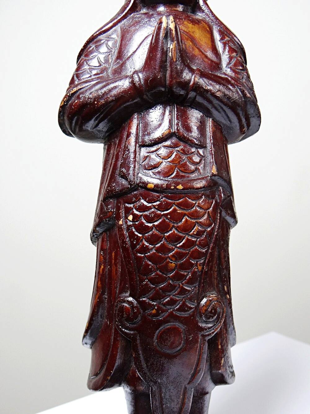 Asian statuette, popular art in carved monoxyle wood, vintage 1930-1960.