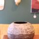 Vase boule en grès émaillé, tons gris-bleu nuancé, circa 1960