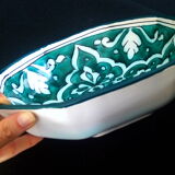 Moroccan salad with an octagon with green volutes