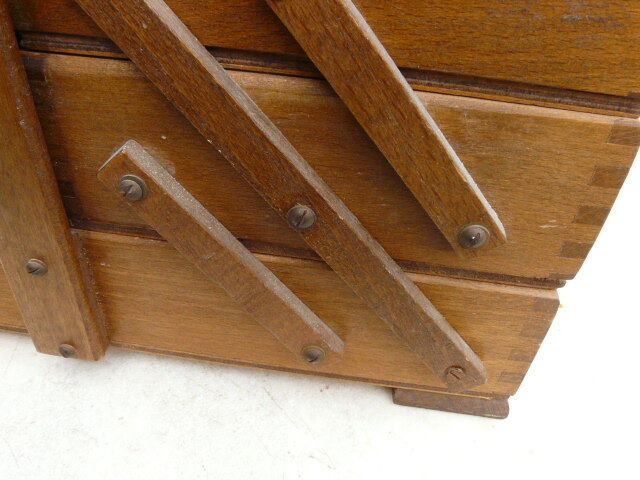 Boîte à couture à poser en bois ancienne