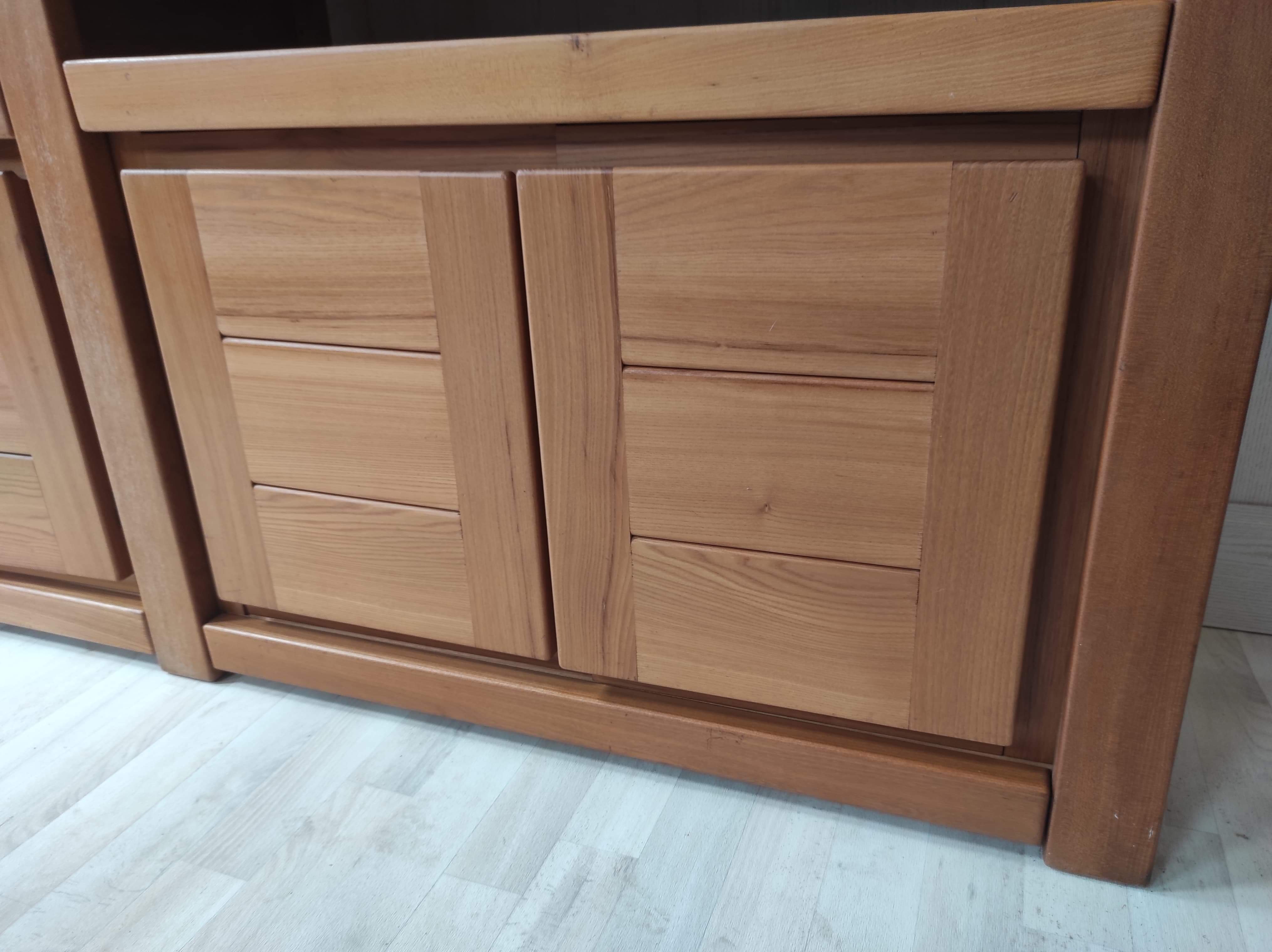 House Regain Library in solid elm