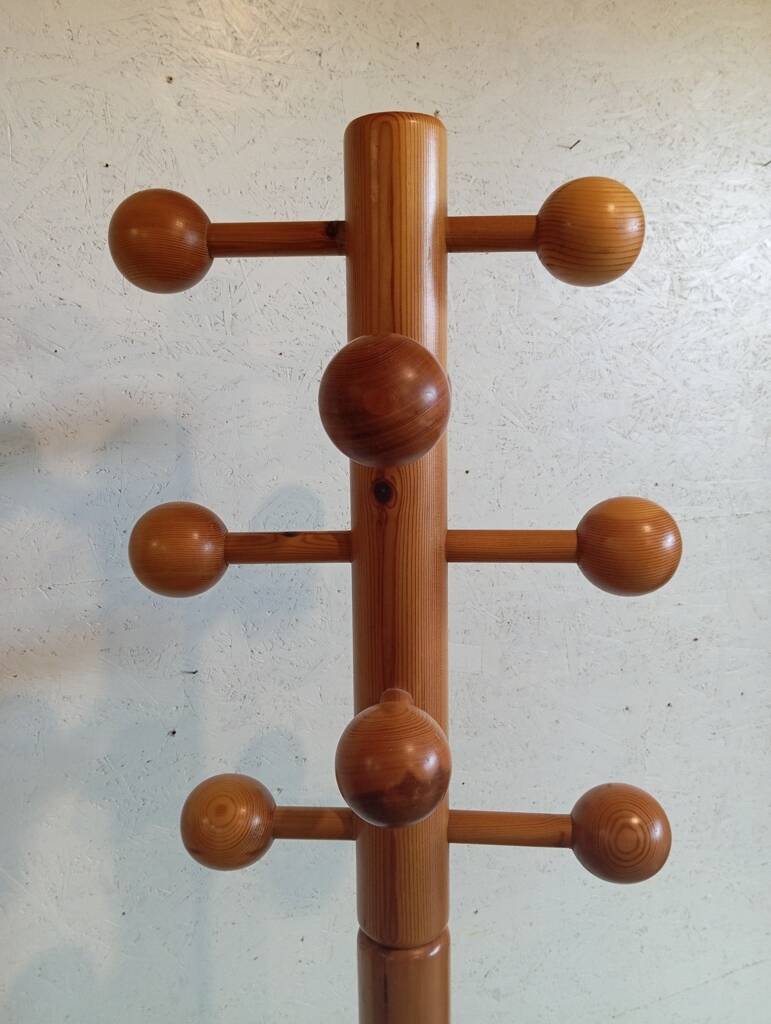 70s pine coat rack DLG Les Arcs