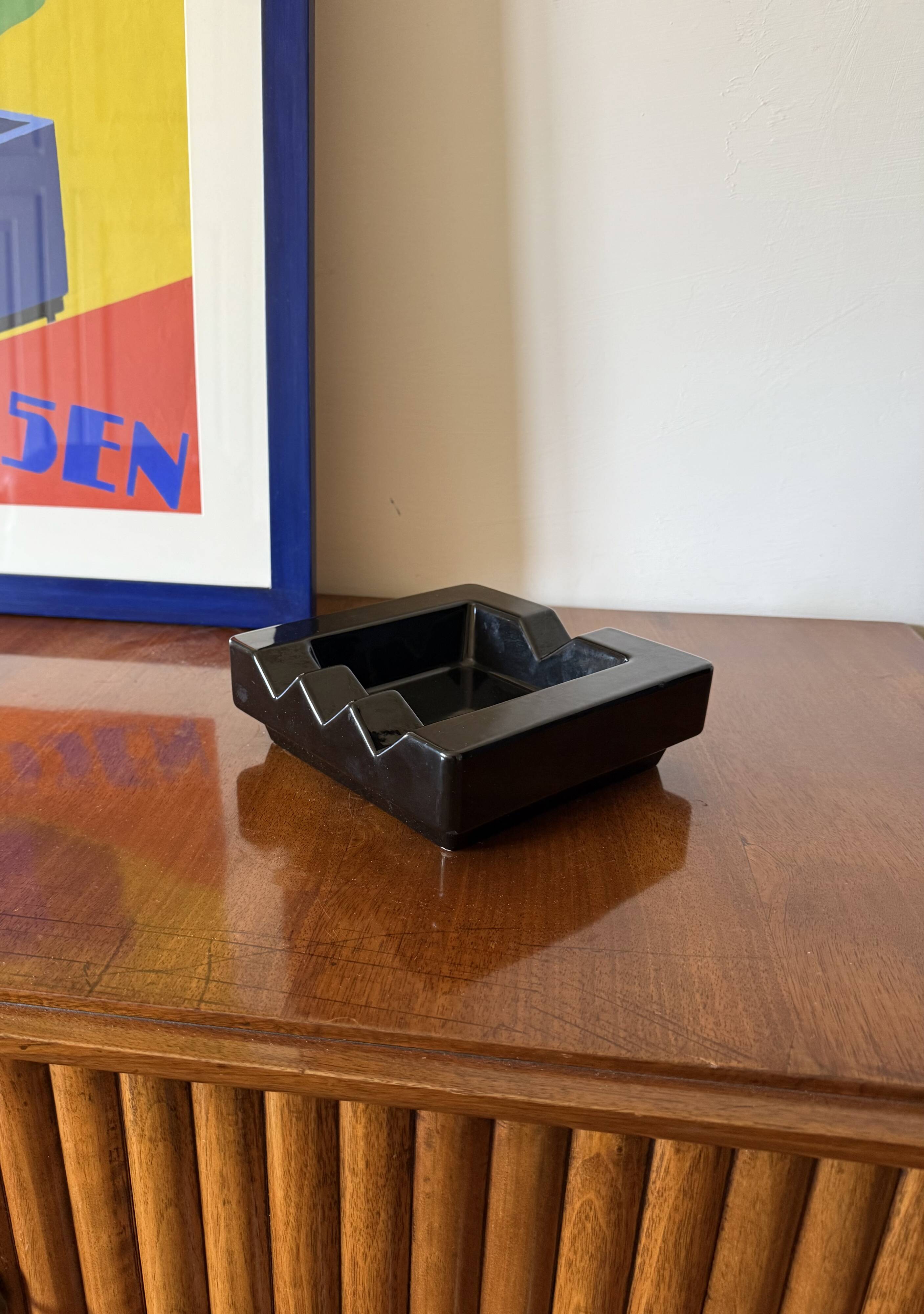 Postmodern ceramic ashtray, in the manner of Ettore Sottsass, il Mambruco,