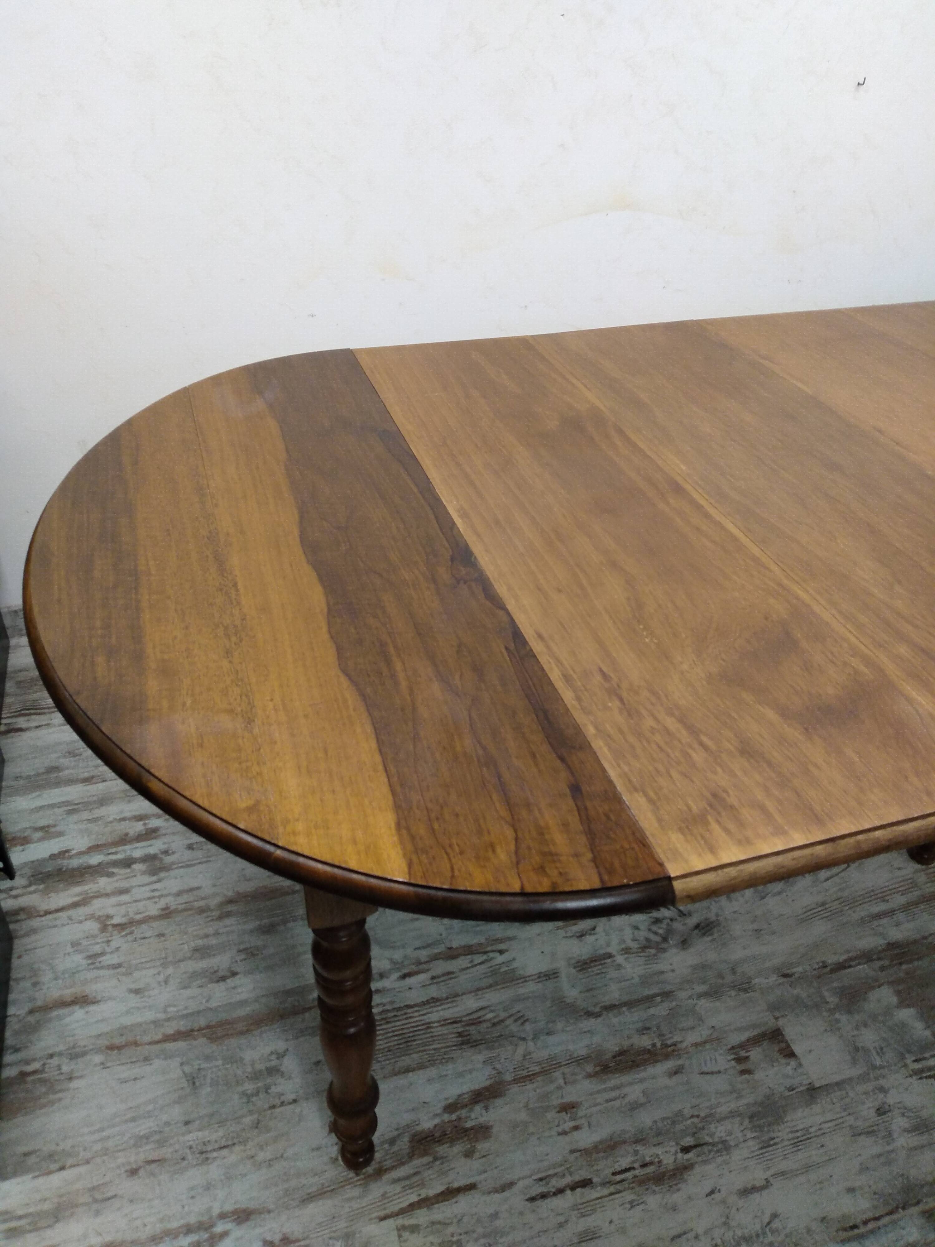 Flap table with extensions