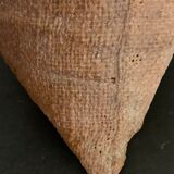 Lampe sac toile de jute avec grains de blé de Didier Goudot, 1980